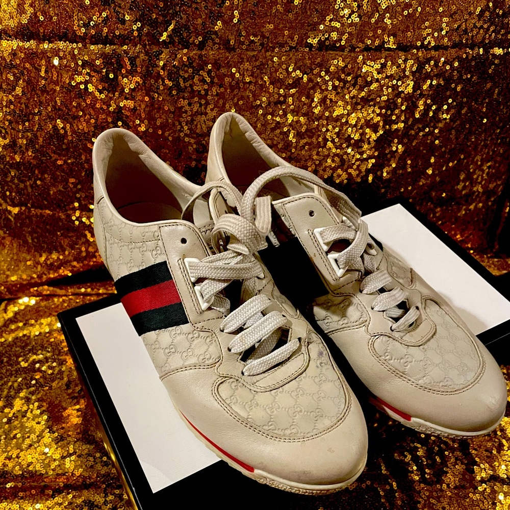 Women’s sneaker leather